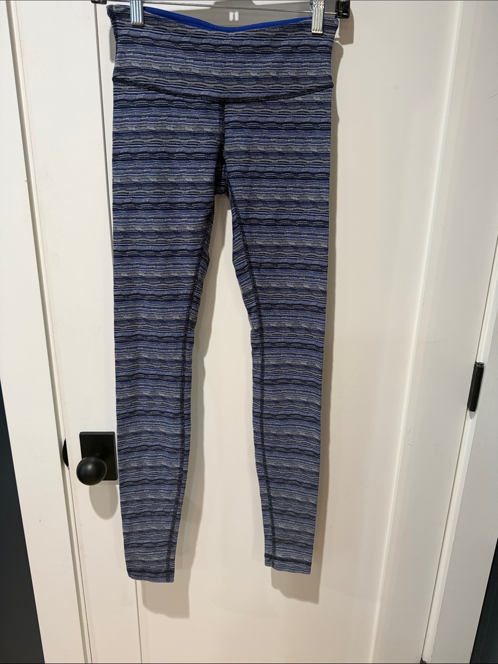 Lululemon size 4 blue gray stripe Athletic Leggings